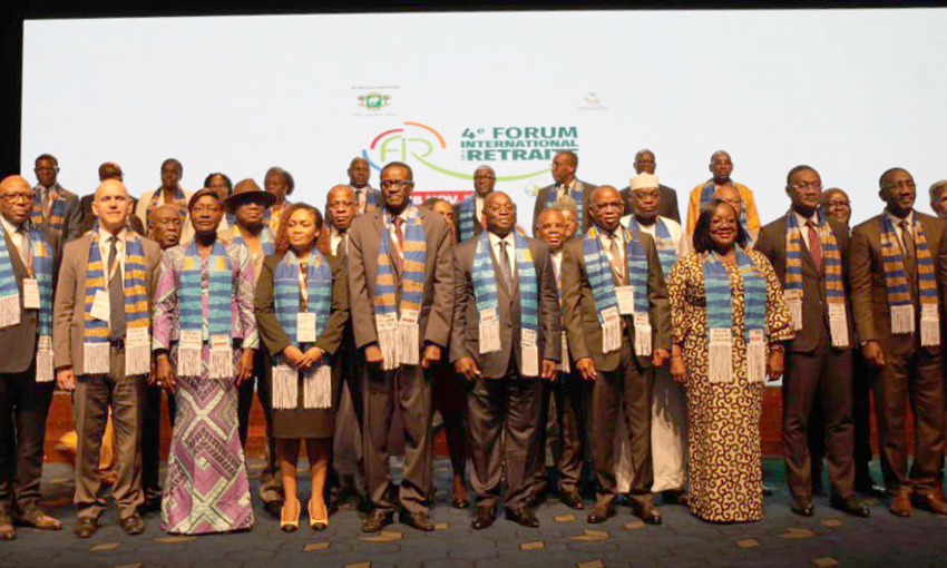 La photo de famille des principaux participants et représentants de structures qui prennent part au 4ème forum de la CIPRES.