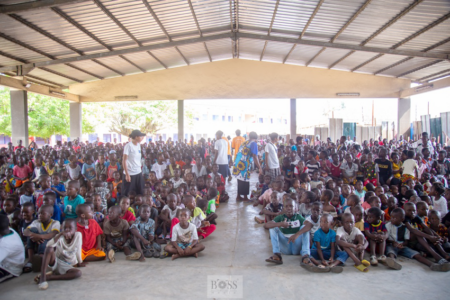 Noël Solidaire: Bii offre des cadeaux à plus de 2000 enfants à Koumassi