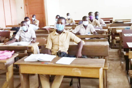 Bac 2023 à Bouna : Une candidate de la Serie D entre en couche en pleine composition