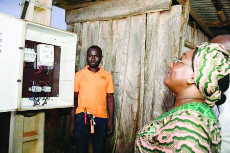 Electrification: Anne Ouloto éclaire le village de Tioulé-Oula