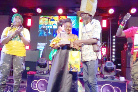 Nuit Des Amazones Du Reggae: Rose Ebirim Distinguée Pour Son Engagement