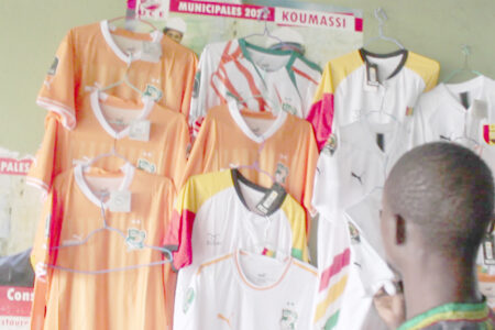 CAN TotalEnergies 2023 : Des vendeurs d’accessoires se prononcent sur leurs ventes à Koumassi