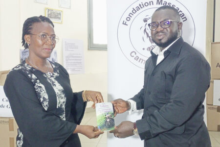 Côte d’Ivoire : la Fondation MCK fait des dons de livres à Grand-Bassam