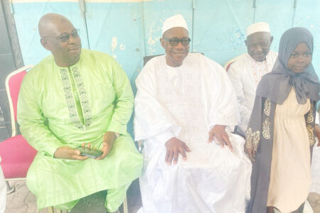 Fête de Ramadan 2025 : Le maire Albert François Amichia aux côtés des fidèles musulmans de la grande mosquée de Treichville