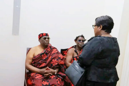 Levée de corps de feue Maman Abenan Boua :  Anne Désirée Ouloto et des autorités pleurent avec le ministre d’État, Kobenan Kouassi Adjoumani