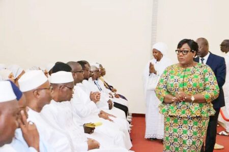 RHDP: la ministre d’Etat, Anne Désirée Ouloto aux côtés de la famille Bakayoko lors de la levée de corps de l’honorable Zoumana Bakayoko à Ivosep